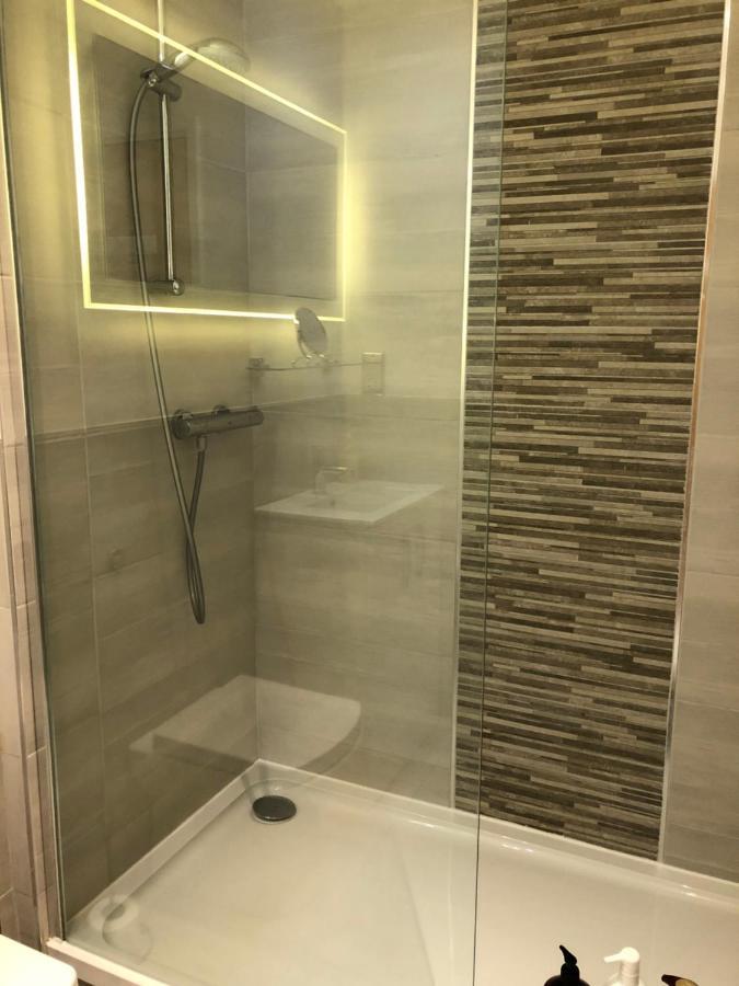 Apartment Luxury - Central - Parking Sometimes Available *
