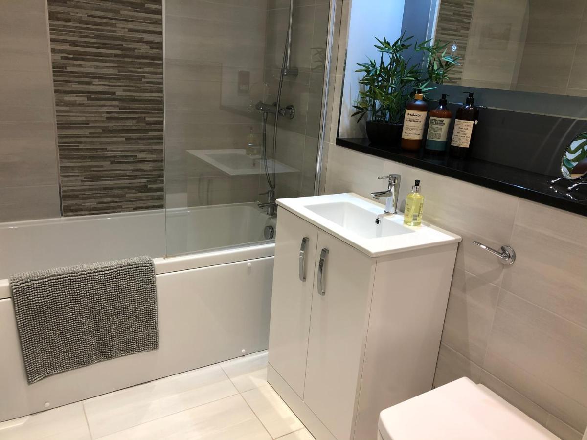 Apartment Luxury - Central - Parking Sometimes Available *