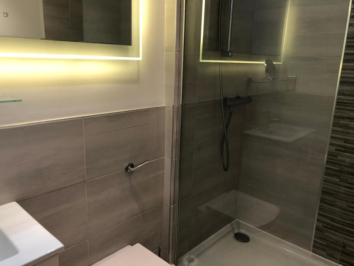 Apartment Luxury - Central - Parking Sometimes Available *